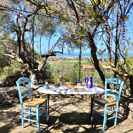 Le Finestre Sul Mare Bed & Breakfast Конверсано Екстериор снимка
