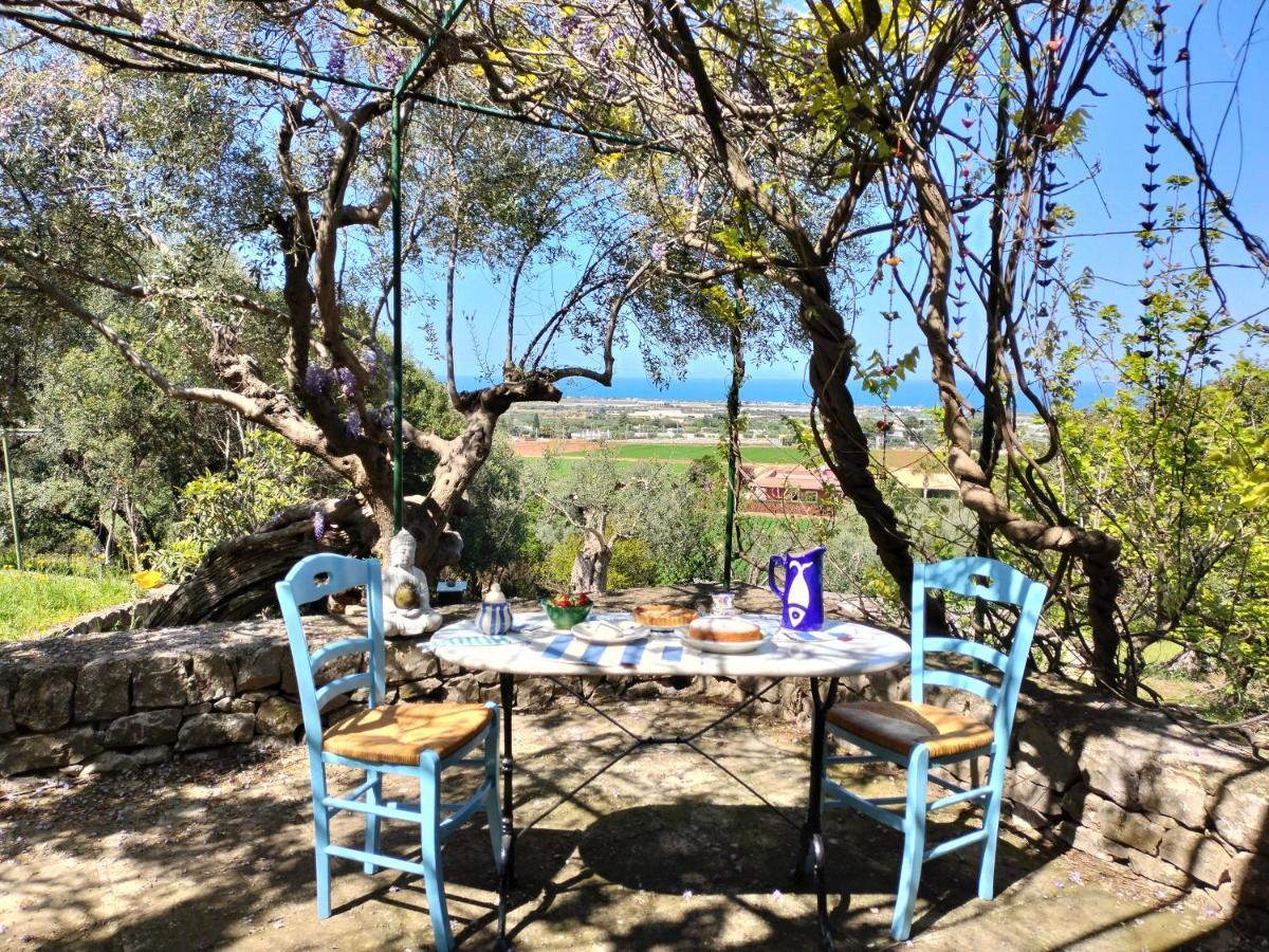 Le Finestre Sul Mare Bed & Breakfast Конверсано Екстериор снимка
