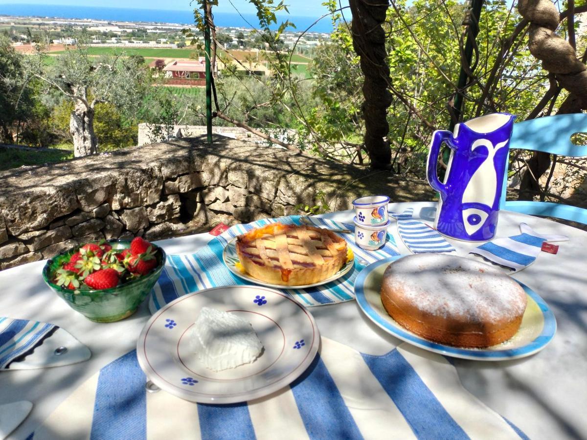 Le Finestre Sul Mare Bed & Breakfast Конверсано Екстериор снимка