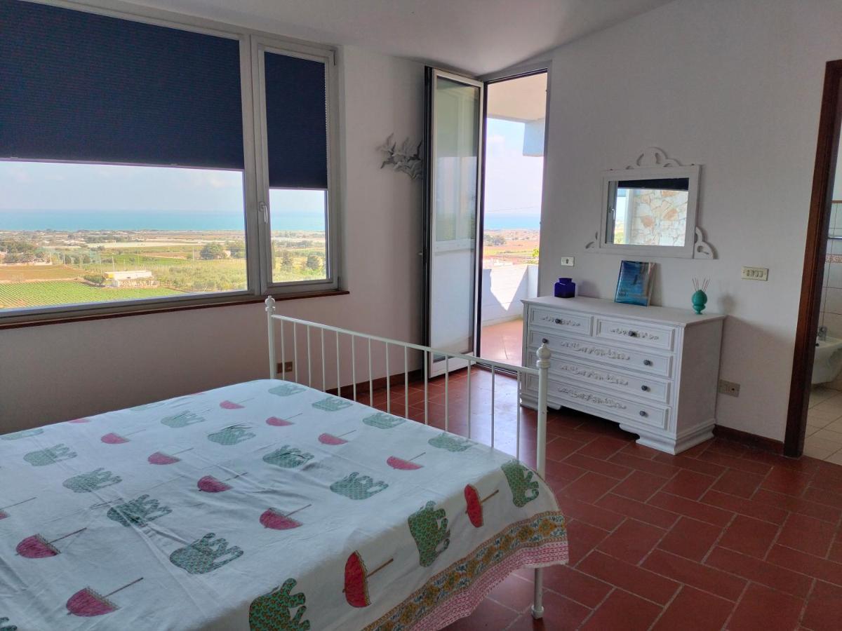 Le Finestre Sul Mare Bed & Breakfast Конверсано Екстериор снимка