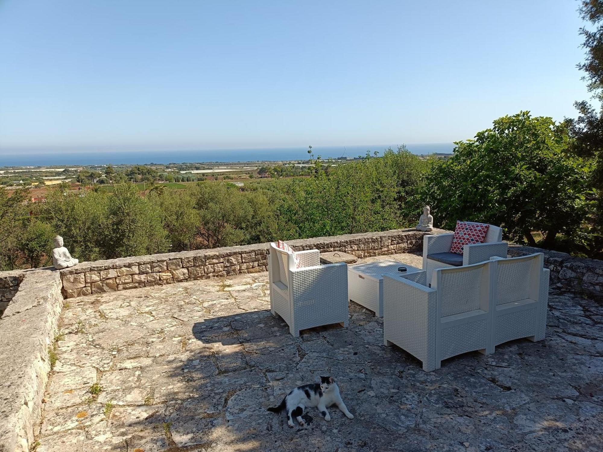 Le Finestre Sul Mare Bed & Breakfast Конверсано Екстериор снимка