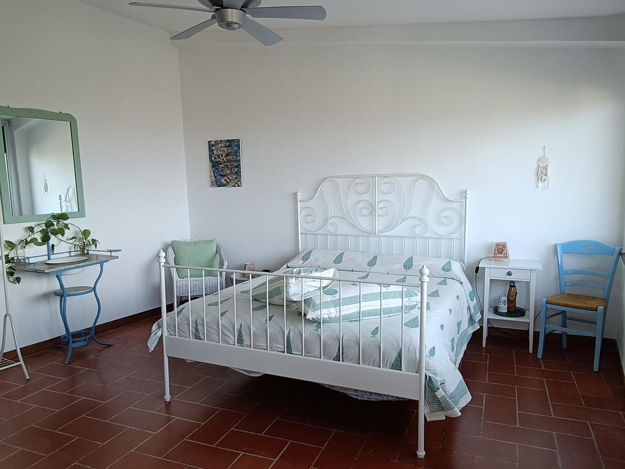 Le Finestre Sul Mare Bed & Breakfast Конверсано Стая снимка