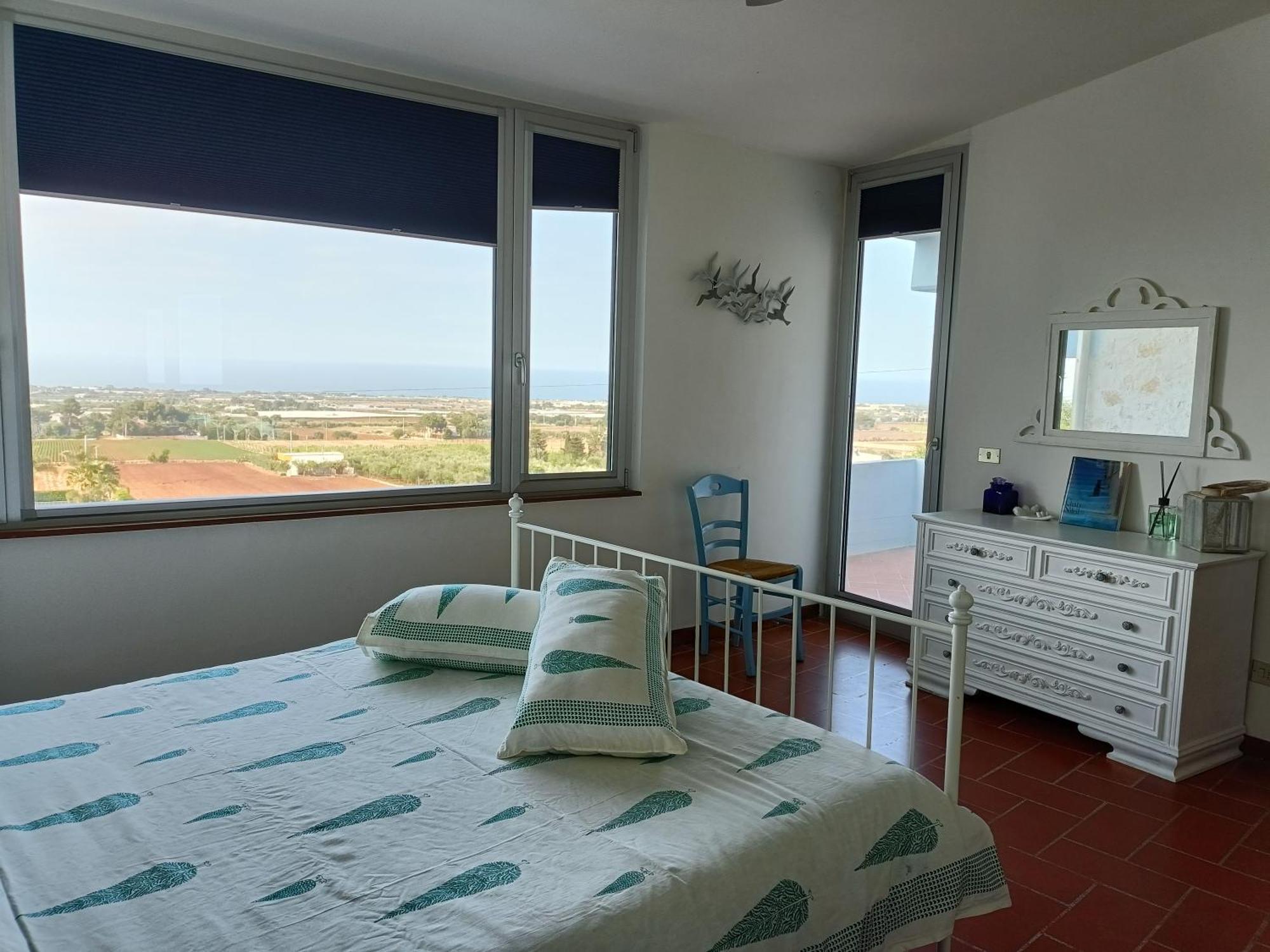 Le Finestre Sul Mare Bed & Breakfast Конверсано Стая снимка