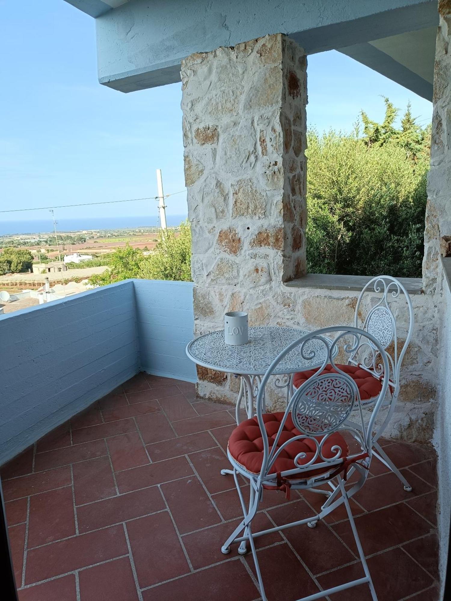 Le Finestre Sul Mare Bed & Breakfast Конверсано Стая снимка